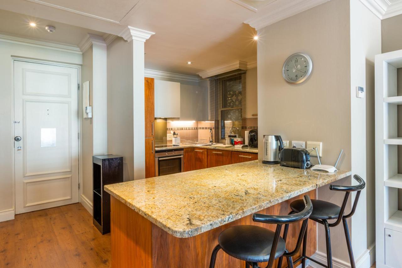 Apartment Cape Royale I Whosting Cape Town